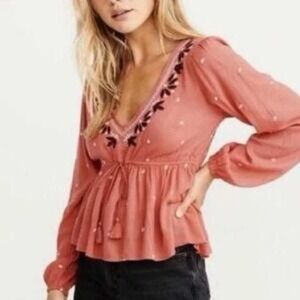 NWT Abercrombie & Fitch Coral Embroidered Blouse Size Small